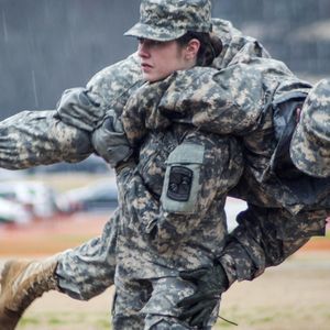 Capt. Kristen Griest, one of the first women to earn the coveted Ranger tab, will once again make history by becoming the Army’s first female infantry officer. Army Doctor Female, Army Women Female Marines, Army Women Soldiers, Military Woman Army Female Soldier, Female Soldiers Army, Women In The Army, Women Soldiers, Military Woman, Female Army Soldier