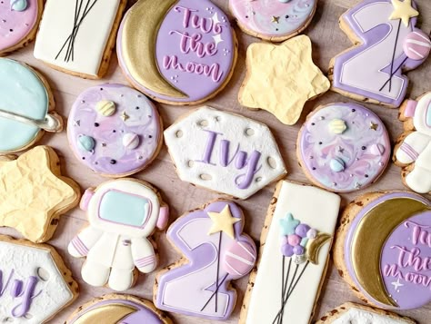 Two The Moon Cookies Decorated, Two The Moon Cookies, Two The Moon Cookies Girl, Rory Birthday, Caroline Birthday, Space Cookies, Galaxy Cookies, Moon Cookies, Two The Moon