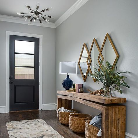 Halls de entrada: 4 grandes ideas para que la primera impresión cuente (aptas para tiempos de pandemia) | Para Ti Modern Farmhouse Entryway, Small Foyer, Entryway Style, Entryway Inspiration, Rustic Entryway, Entryway Wall Decor, Hallway Designs, Hallway Design, Foyer Decor