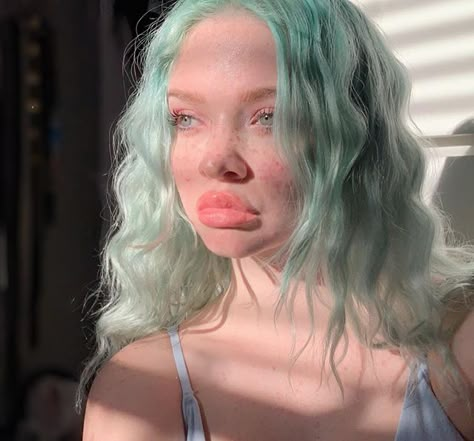 Candy Asmus, Pastel Green Hair, 16 Outfits, Mint Hair, Teal Hair, Hair Color Pastel, Pastel Hair, Dye My Hair, Colorful Hair