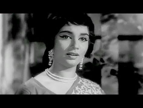 Lag Ja Gale, 90s Hit Songs, Lata Mangeshkar Songs, Suspense Movies, Old Song Download, Hindi Movie Song, Hindi Old Songs, Manoj Kumar, Evergreen Songs