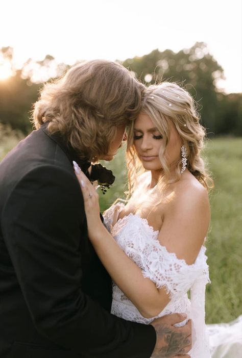 Bridal braid, wedding braid, wedding hair, bridal hair, elsa braid, braid with pearls, long hair, wedding, braids, wedding inspo Braid Wedding Hair, Elsa Braid, Bridal Braid, Wedding Braid, Braid Wedding, Braids Wedding, Wedding Hair Bridal, Bridal Braids, Wedding Braids