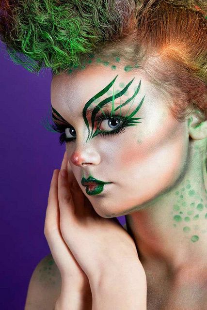 awesome!!!! The Hunger Game, Extreme Make-up, Wood Witch, Woodland Nymph, Monster Makeup, Green Lipstick, Paint Inspiration, Disney Makeup, Theatrical Makeup