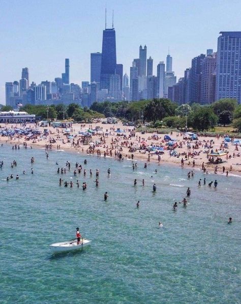 Scene Oc, North Avenue Beach Chicago, Beach Chicago, Chicago Beach, Chicago Aesthetic, Chicago Summer, Moving To Chicago, Chicago Travel, Chicago Skyline