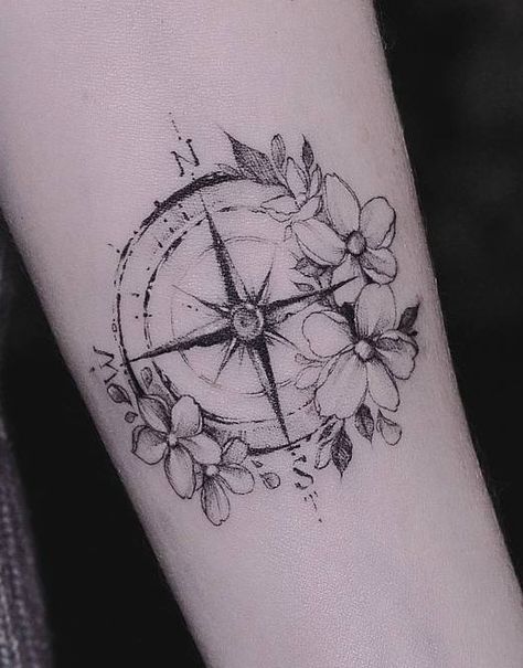 Tropisches Tattoo, 28 Tattoo, Compass Tattoo Design, A Compass, Tattoo Feminina, Time Tattoos, Trendy Tattoos, Skin Art, Piercing Tattoo