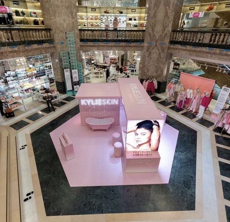 Kylie Pop Up Shop, Kylie Cosmetics Store, Exhibition Display Design, Trajes Kylie Jenner, Laneige Water Sleeping Mask, Kylie Skin, Kylie Kristen Jenner, Beauty Event, Exhibition Stand Design