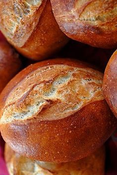 German Rolls, Brotchen Recipe, Speciality Breads, Bread Style, German Food Authentic, Rolls Homemade, Hard Rolls, European Kitchen, German Bread