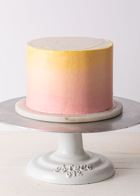 How to Ice an Ombré Cake - Style Sweet Ombre Frosting Cake, Sunset Ombre Cake, Sunset Cake Design, Sunset Birthday Cake, Ombre Cake Ideas, Limoncello Party, Hombre Cake, Sunset Cake, Ombre Cakes