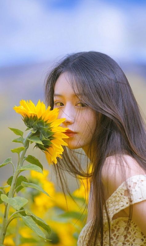 Sunflower Field Pictures, Flower Photoshoot, Nature Photoshoot, Travel Pictures Poses, Fantasy Photography, Photo Pose Style, Fields Photography, 영감을 주는 캐릭터, Portrait Inspiration