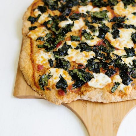 Kale Pizza Recipes, Kale Pizza, True Food, Kale Recipes, Eat Pizza, Quesadillas, Think Food, Kale, Hummus