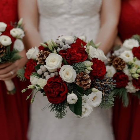 Winter Library, Green Groom, Groom Blue Suit, Christmas Wedding Flowers, Red Bride, Silver Lanterns, Gray Suits, Renewing Vows, Country Wedding Decorations