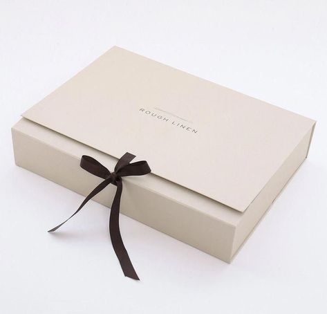 Rough Linen, Elegant Gift Wrapping, Luxury Packaging Design, Packaging Ideas Business, Clothing Packaging, Fashion Packaging, Branding Design Packaging, Gift Box Design, 카드 디자인