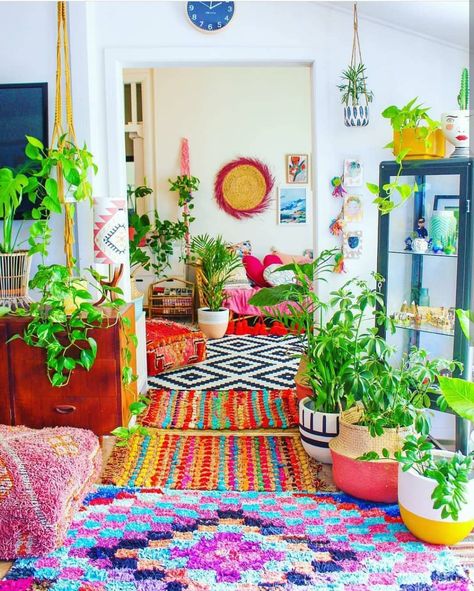 Moroccan Decor Living Room, Bohemian Decorating, Bohemian Style Decor, Bohemian Furniture, Decoration House, Bright Boho, Casa Vintage, Deco Boheme, Interior Designing