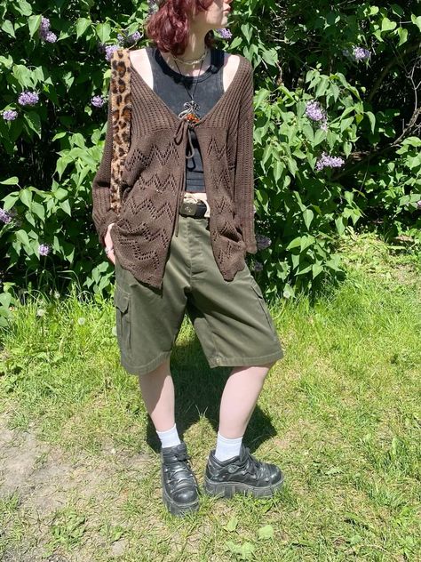 Green Jorts Outfit Idea, Earth Grunge Aesthetic, Naturecore Fashion, Brown Grunge Outfit, Male Hippie Outfits, Adventurecore Outfit, Green Grunge Outfit, Alternative Style Outfits, Earth Grunge