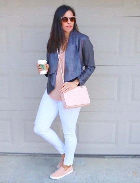 Pink + Grey Leather Jacket | how to style a leather jacket | spring style | spring fashion | styling for spring and summer | warm weather fashion | style ideas for spring | fashion tips for spring | grey leather jacket outfit | sneakers with jeans styling tips | grey jacket outfit ideas | sneakers outfit || The Flexman Flat Light Colored Jeans Outfit, Gray Leather Jacket Outfit, Grey Jacket Outfit, Pink Sneakers Outfit, Pink Shoes Outfit, Jeans Styling, Light Color Jeans, Sneakers Outfit Summer, Outfits Primavera