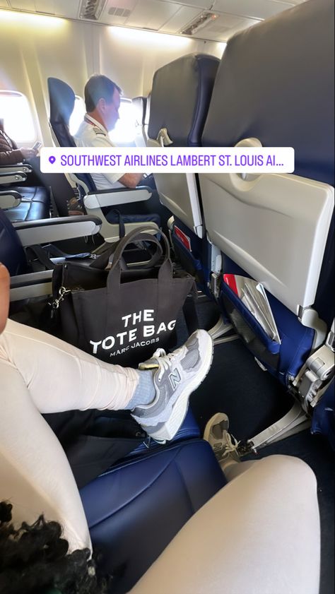 #flightattendant #travel #blackgirlsrock #baddiestyle #airplane Airport Flicks, Relationship Pics, Airport Fits, Travel Picture Ideas, Baddie Style, Plane Ride, Southwest Airlines, Jet Lag, Flight Attendant