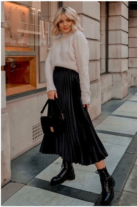 Pleated Long Black Skirt Outfit, Curvy Pleated Skirt Outfit, Pleated Skirt Autumn Outfit, Jumper And Pleated Skirt Outfit, Black Satin Pleated Skirt Outfit, Pleaded Black Skirt Outfits, Pleated Skirt Black Outfit, Quiet Luxury Fashion Winter, Black Pleated Skirt Outfit Casual