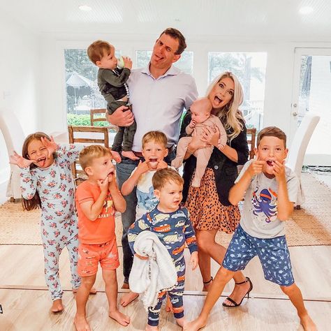 Kristen Schroder’s Instagram profile post: “Yep this is our darling chaos!!! Isaac and Max think we’re nuts and Bernadette is wondering🤔 what in the world she got herself into!!😂 Hope…” Family Photo Aesthetic, Big Family Aesthetic, Big Family Photos, Cute Family Pictures, Toddler Boy Room Decor, Cute Twins, Foster Family, Dream Family, Big Country