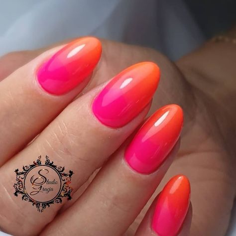 Orang And Pink Nail, Tropical Mani Pedi Beach Nails, Ombre Orange And Pink Nails, Pink Orange Ombré Nails, Pink To Orange Nails, Orange Pink Ombre Nails, Orange Pink Nails Summer, Orange And Pink Ombre Nails, Orange Nails Ombre