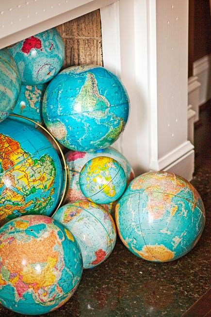 Globes as a fireplace filler. Decorating With Globes, Vintage Globe Decor, Globes Decor, Globe Aesthetic, Fireplace Filler, Victorian Sitting Room, Fireplace Display, Vintage Home Decor Farmhouse, Vintage Bedroom Decor