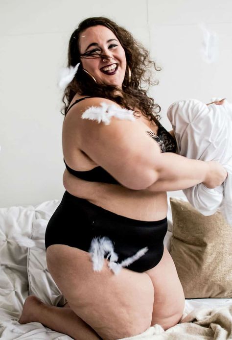 My First Plus Size Boudoir Shoot - Ready To Stare Plus Size Aesthetic Photography, Plus Size Fotografie, Plus Size Bourdier Photoshoot, Pamper Myself, Plus Size Photography, Boudiour Poses, Plus Size Male, Treat Myself, Body Love