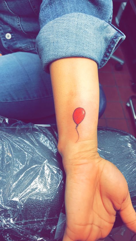 Balloons tatto🎈 Minimalist Balloon Tattoo, Balloon Tattoo Realistic, Red Balloon Tattoo, Disney Balloon Tattoo, Tiny Balloon Tattoo, Balloon Tattoo, Purple Balloons, Green Balloon, Red Balloon