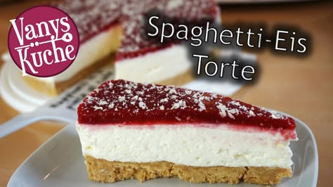 Spaghetti-Eis Torte ohne Backen, schnell und einfach! Tortenrezept mit Erdbeeren #tortenrezepte #spaghettieistorte #torteohnebacken #nobake #ohnebacken #nobaketorte #erdbeertorte #butterkeksboden Ice Cake, Bake Cake, Summer Cakes, Dessert Cupcakes, Food Cakes, Sweets Desserts, Creative Cakes, Diy Food Recipes, Kitchen Aid