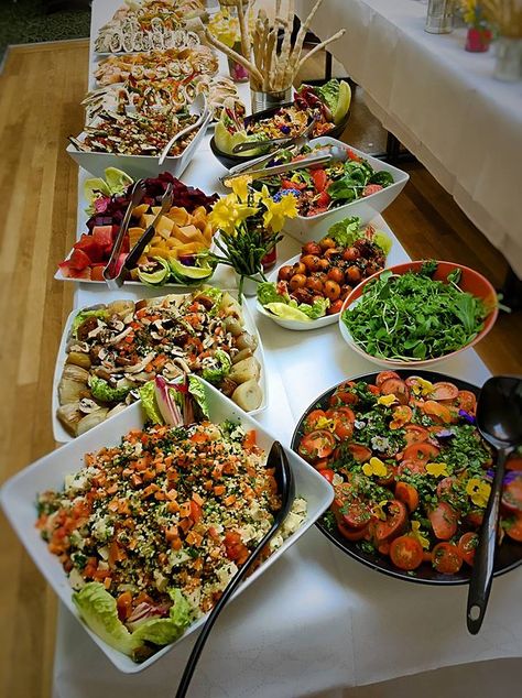 Healthy Buffet, Vegetarian Buffet, Salad Buffet, Party Food Platters, Food Displays, Buffet Food, Food Platters, Vegetable Salad, 18th Birthday