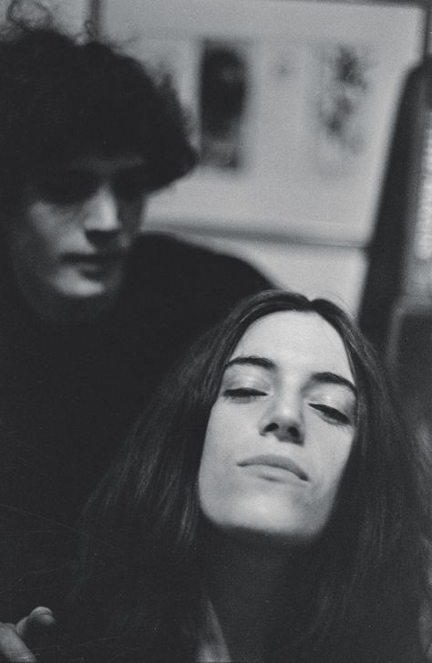 Patti Smith and Robert Mapplethorpe: 15 incredibly intimate photos | British GQ | British GQ Patti Smith Robert Mapplethorpe, Limited Edition Book, Become A Photographer, Robert Mapplethorpe, Film Anime, Intimate Photos, Street Portrait, Patti Smith, Aspiring Artist