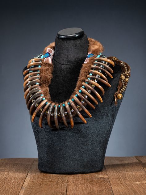 Native American Projects, Native Regalia, Bear Claw Necklace, Native American Clothing, Claw Necklace, Bear Claw, Native American Crafts, Native American Artifacts, Bear Claws