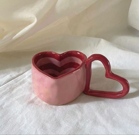 Heart Ceramic Mugs, Heart Shaped Mug, Crockery Design, Diy Pottery Painting, Heart Ceramic, Heart Mug, Creation Art, Clay Diy Projects, Pretty Mugs