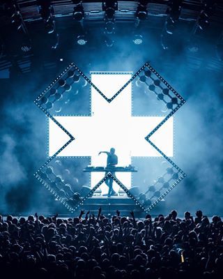 Lifestyle Edm Music Festivals, Stage Lighting Design, Concert Stage Design, Dj Stage, A State Of Trance, Electronic Music Festival, Electro Music, Stage Set Design, Event Stage