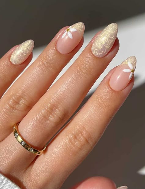 Nagellack Trends, Pearl Nails, Neutral Nails, Floral Nails, Chic Nails, Chrome Nails, Flower Nails, Design Floral, Nail Trends