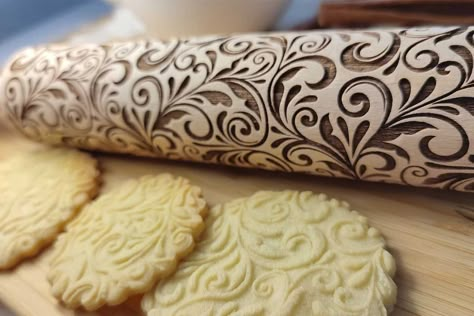 Engraved Rolling Pins, Embossed Rolling Pin, Christmas Cartoon, Animal Head, Rolling Pins, Cut Out Cookies, Cookie Gifts, Valentines Day Birthday, Christmas Cartoons