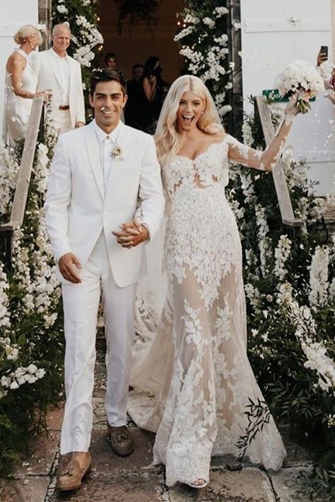 Bride And Groom In All White, Groom And Bride In White, All White Bride And Groom Outfit, Bride And Groom All White, White Groom Suit With Bride, White Groom Outfit, All White Bride And Groom, All White Groom, White Suit Wedding