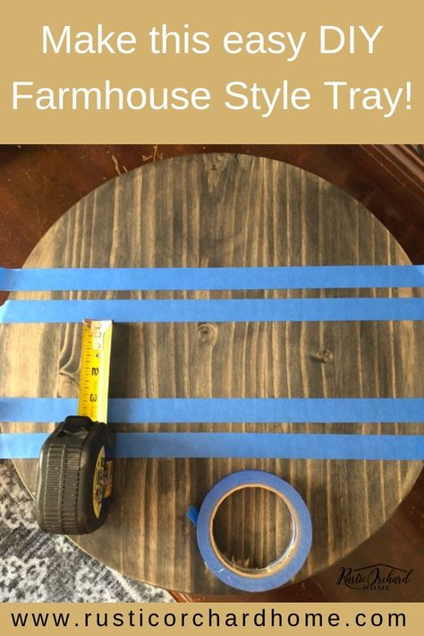 Diy Round Wooden Signs Cricut, Diy Round Tray Ideas, Diy Wood Crafts To Sell Project Ideas, Diy Wooden Round Sign, Wooden Rounds Crafts Diy, Wood Round Crafts Diy Projects, Wooden Circle Crafts Diy, Circle Board Ideas, How To Make A Door Hanger