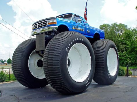 Custom Sportbikes, Truck Lift Kits, Old Chevy Pickups, Truck Lift, Heavy Equipment For Sale, Big Monster Trucks, Cummins Trucks, Monster Truck Party, Black Truck