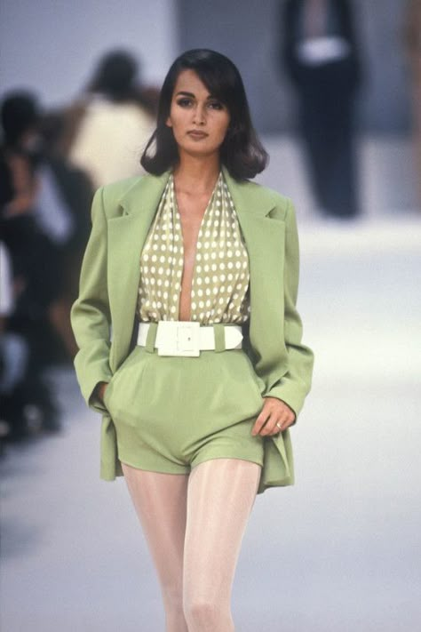 Timeless Fashion — Gail Elliott for Chloé Spring/Summer, 1990 High Fashion Runway, 90s Runway Fashion, Runway Fashion Couture, 1990s Fashion, 90s Fashion Outfits, Trendy Clothes, Mode Vintage, Mode Inspiration, 80s Fashion