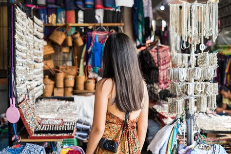 Best Shopping Ubud: 33 Great Places For A Shopping Spree Ubud Market, Bali Shopping, Traditional Market, Travel Moments, Kuan Yin, Shopping Places, Souvenir Shop, The Zen, Organized Life