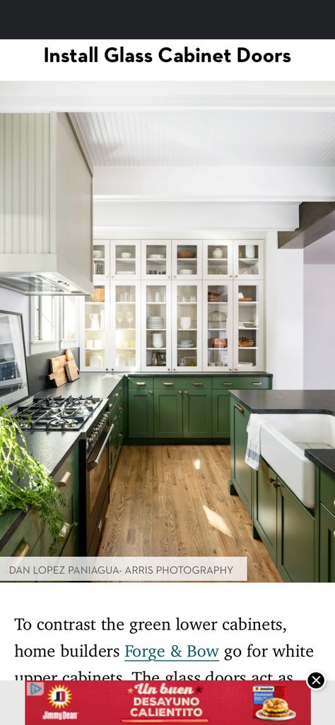 Dark Green Kitchen Cabinets, Kitchen Ideas Green, Kitchen With Storage, Kitchen Triangle, Dark Green Kitchen, Chic Kitchen Decor, Green Backsplash, Vintage Inspired Kitchen, Dark Countertops