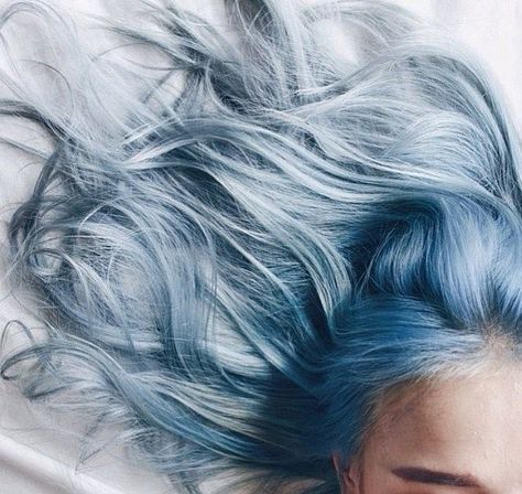 When blue tones are perfectly muted with silver grey. The hair color looks almost pastel blue. Visuell Identitet, Hair Dyed, Hair Color Pastel, Ombré Hair, Hair Color Blue, Penteado Cabelo Curto, Pastel Hair, Dye My Hair, Colorful Hair