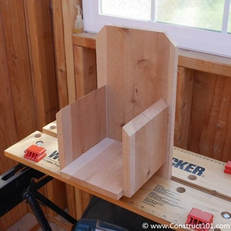 Nesting Boxes Diy, Bluebird House Plans, Victorian Birdhouses, Cardinal Bird House, Bird House Plans Free, Easy Small Wood Projects, Building A Small House, Homemade Bird Houses, House Kits