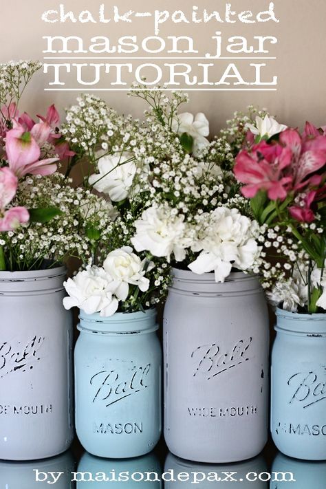 Click through for step-by-step instructions to create your own gorgeous painted mason jars! #DIY #chalkpaint American Flag Painting, Chalk Paint Mason Jars, Jar Projects, Mason Jar Projects, Decoration Shabby, Jar Centerpieces, Diy Mason Jar, Mason Jar Ideas, Diy Jar Crafts