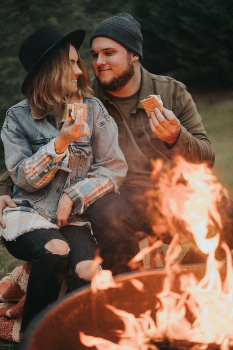 Campfire Outfits, Campfires Photography, Camping Ideas For Couples, Camping Photoshoot, Fuze Tea, Fall Mini Sessions, Fall Session, Engagement Pictures Poses, Camping Photography