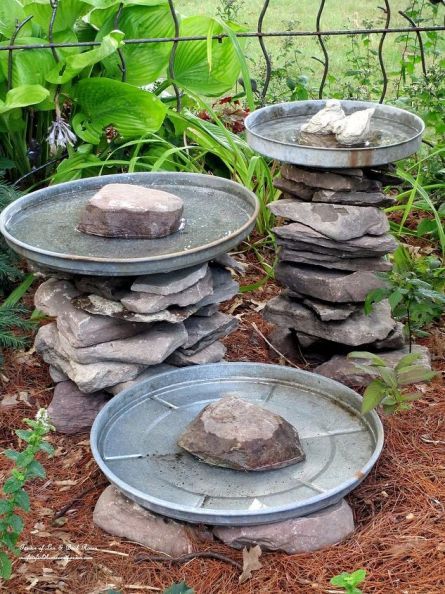 Galvanized Trash Can, Stone Bird Baths, Concrete Leaves, Diy Bird Bath, Bird Bath Garden, Can Lids, Garden Decor Projects, Bird Baths, Ideas Vintage