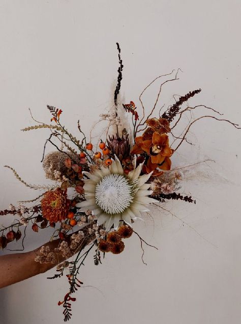 Autumn Bridal Bouquet, White Protea, Art Floral Japonais, Boho Autumn, Autumn Bouquet, Giant Sunflower, Autumn Bridal, Orchid White, Fall Bouquet