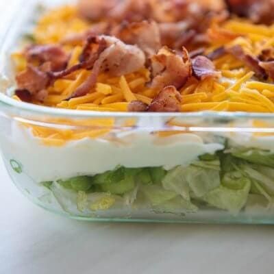 Mom's 7 Layer Salad - Love Your Body Well 7 Layer Salad, Layer Salad, Southwest Chicken Salad, Seven Layer Salad, Layered Salad Recipes, Jar Salads, Gluten Free Kitchen, Super Salads, Bacon Fries