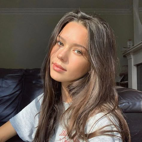 Jennifer Brown, Ugly Love, Brunette Girl, Dream Hair, Selfie Poses, Pretty Face, Aesthetic Girl, Hair Goals, Hair Inspo