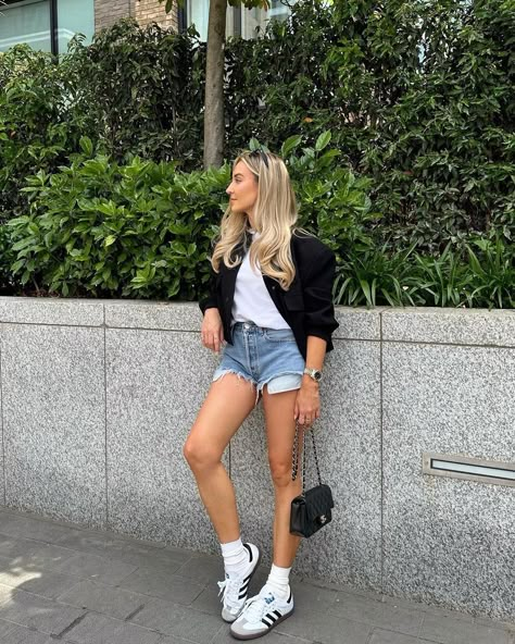 42 BEST COLLEGE OUTFITS FOR YOU TO ROCK IN CLASS - Stylin by Sarita Outfits Ideas College, Summer Outfits With Shorts, Casual Back To School Outfits, Adidas Samba Outfit Women, Back To School Outfits Ideas, Samba Sneakers, School Outfits Ideas, Outfits With Shorts, Cute College Outfits