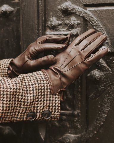 Shirin Altsohn | Emilie Leather glove Leather Gloves Aesthetic, Gloves Aesthetic, Gryffindor Aesthetic, Brown Leather Gloves, Oliver Wood, Trendy Kids Outfits, Horse Aesthetic, Winter Attire, Colour Combo